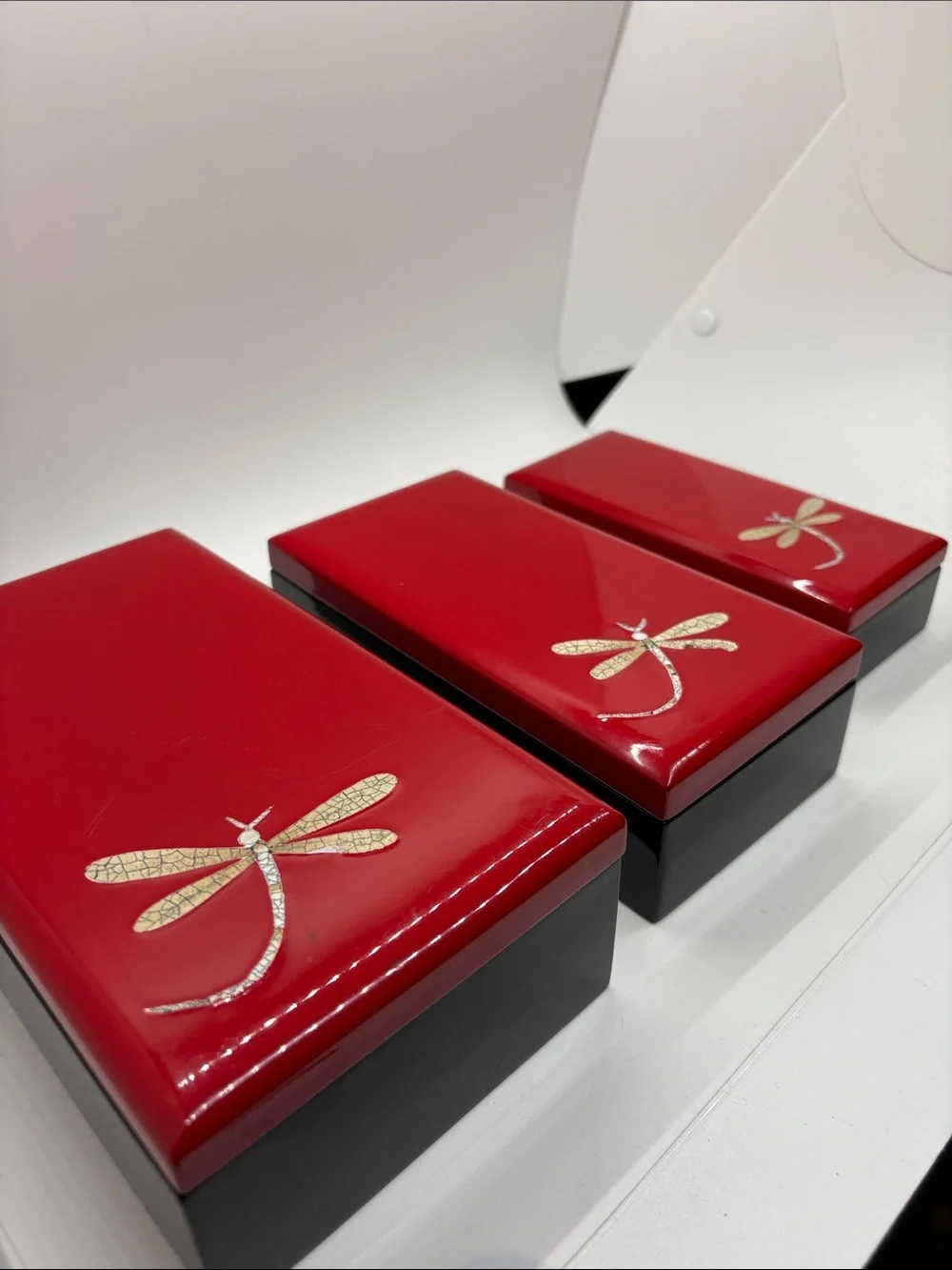 Dragonfly VTG Black Red Nesting Boxes 3